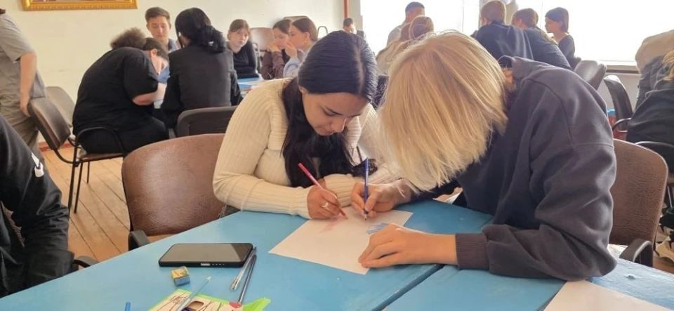Учащиеся Александровской школы побывали в роли депутатов Учащиеся Александровской школы побывали в роли депутатов