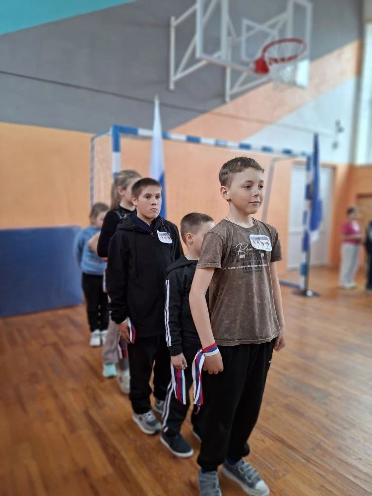 В Красненской школе прошла «Зарница 2.0»: юные патриоты показали силу и смекалку В Красненской школе прошла «Зарница 2.0»: юные патриоты показали силу и смекалку