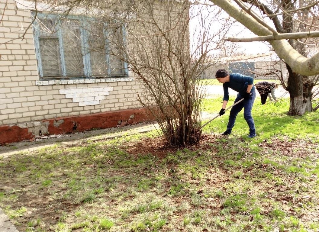 В Черноморовке прошел первый весенний субботник