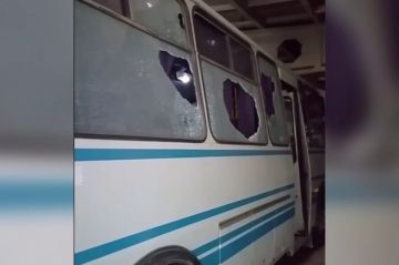 «Водитель успел выскочить»: украинский дрон ударил по пассажирскому автобусу в Херсонской области