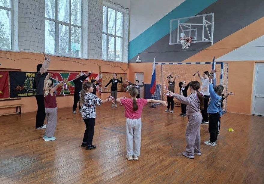 В Красненской школе прошла «Зарница 2.0»: юные патриоты показали силу и смекалку В Красненской школе прошла «Зарница 2.0»: юные патриоты показали силу и смекалку