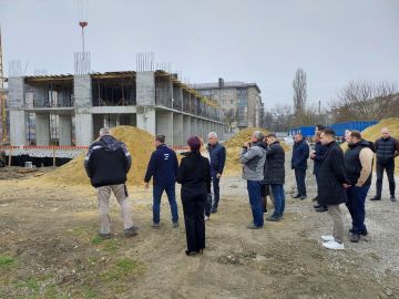 Рабочая группа проинспектировала строительство многоквартирных домов в Геническе