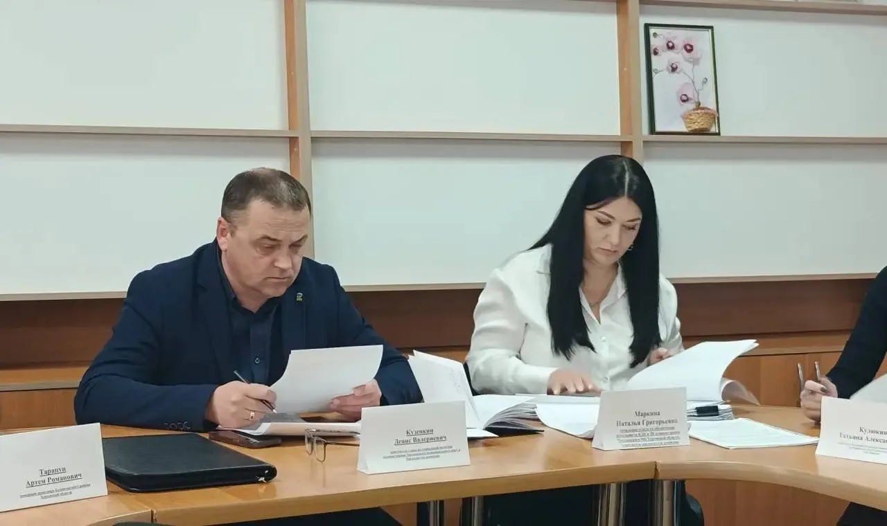 В Чаплинке состоялось очередное заседание комиссии по делам несовершеннолетних и защите их прав (КДН и ЗП) В Чаплинке состоялось очередное заседание комиссии по делам несовершеннолетних и защите их прав (КДН и ЗП)