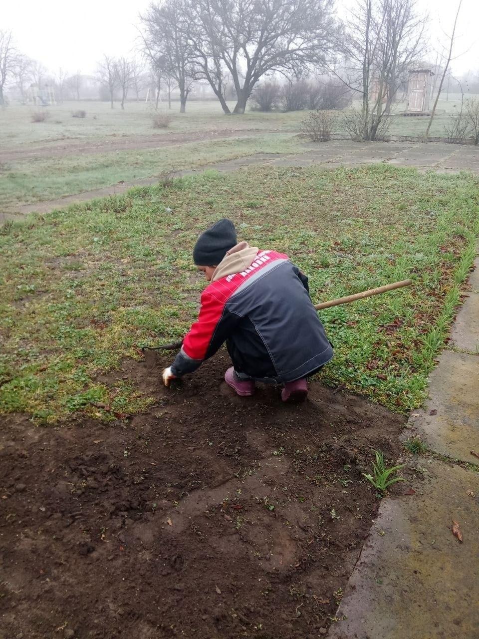 Тавричанские коммунальщики вышли на масштабную весеннюю уборку