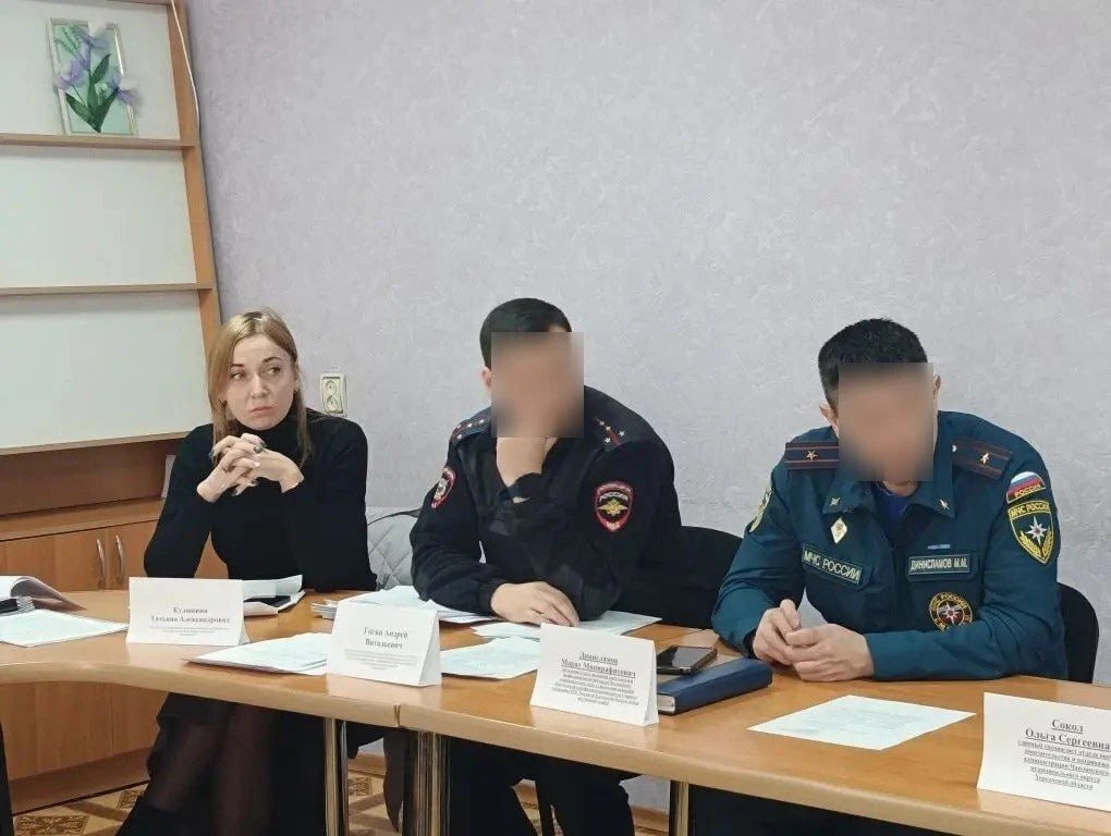 В Чаплинке состоялось очередное заседание комиссии по делам несовершеннолетних и защите их прав (КДН и ЗП) В Чаплинке состоялось очередное заседание комиссии по делам несовершеннолетних и защите их прав (КДН и ЗП)