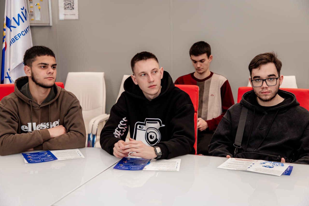 Говорить о сложном: диалог, который формирует профессионалов Говорить о сложном: диалог, который формирует профессионалов