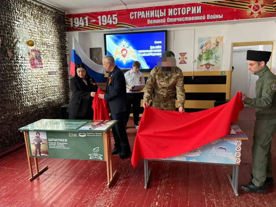 В Хлебодаровской школе открыли сразу две «Парты Героя» — дань памяти и пример для будущих поколений В Хлебодаровской школе открыли сразу две «Парты Героя» — дань памяти и пример для будущих поколений