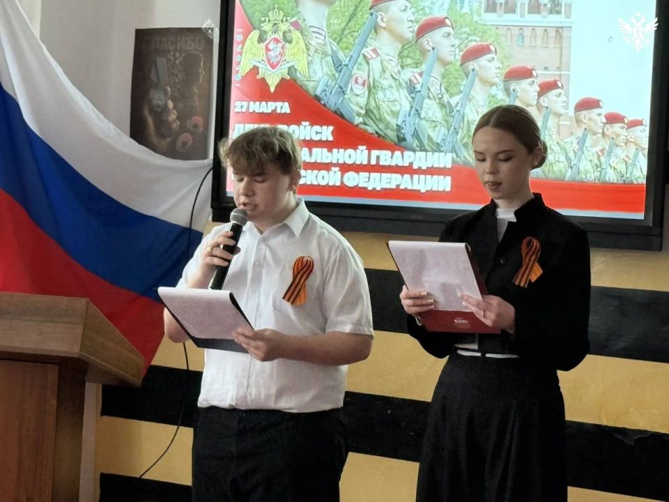 Две "Парты Героя" торжественно открыли в Хлебодаровской школе Чаплинского округа Две "Парты Героя" торжественно открыли в Хлебодаровской школе Чаплинского округа
