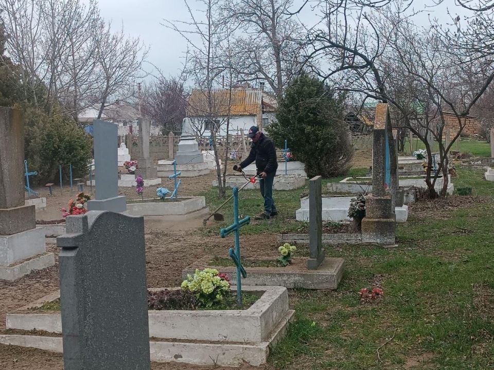 Работы по благоустройству памятных мест Работы по благоустройству памятных мест