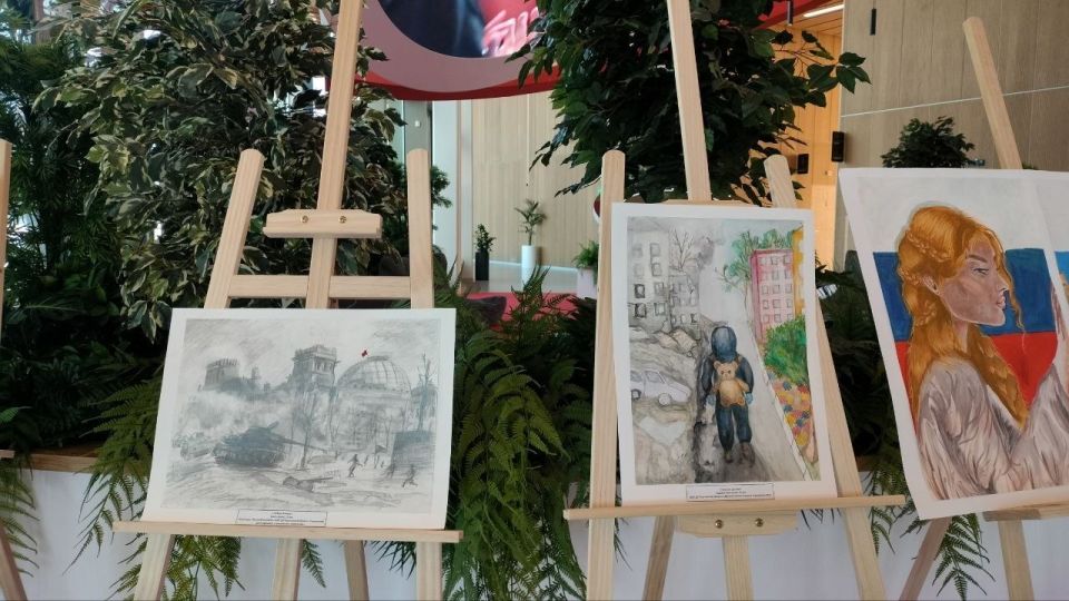 В «Сенеже» открылась выставка рисунков детей из Херсонской области В «Сенеже» открылась выставка рисунков детей из Херсонской области