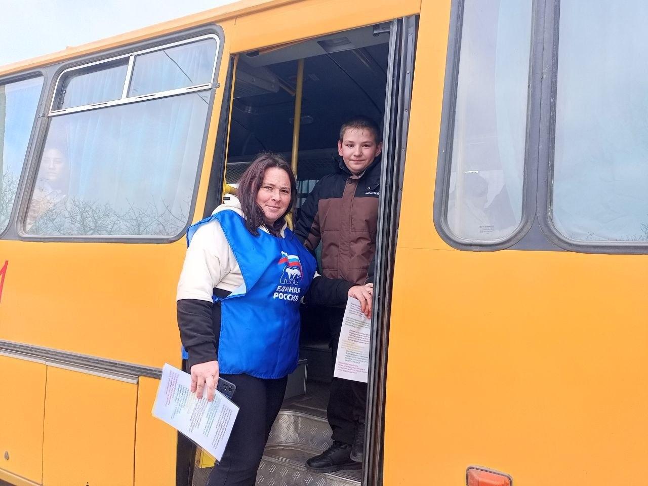 Волонтёры проекта-победителя Фонда президентских грантов «Доступный спорт» раздали листовки школьникам и молодёжи Волонтёры проекта-победителя Фонда президентских грантов «Доступный спорт» раздали листовки школьникам и молодёжи