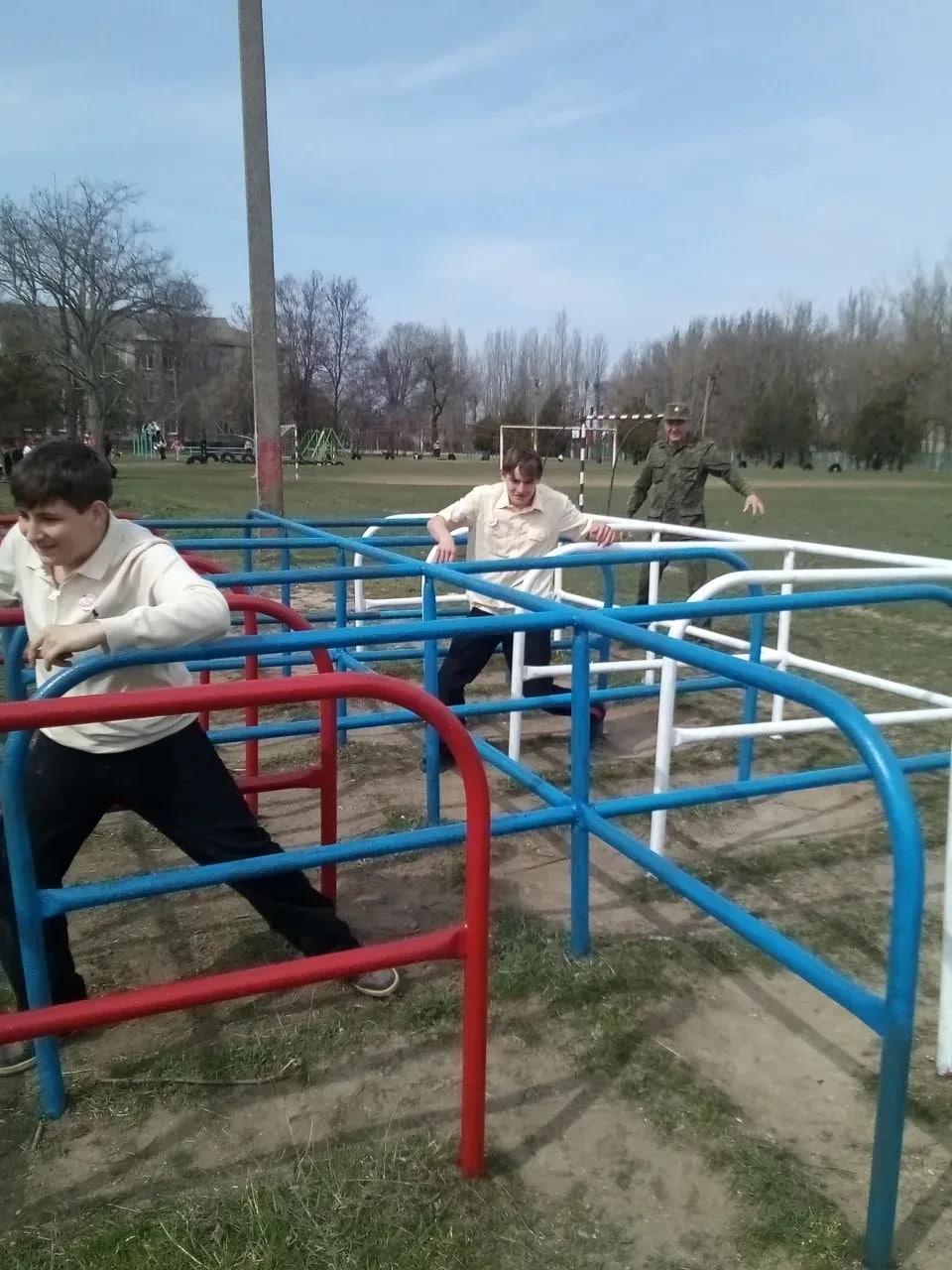 В Скадовской школе №3 прошёл отборочный тур военно-патриотической игры «Зарница» В Скадовской школе №3 прошёл отборочный тур военно-патриотической игры «Зарница»