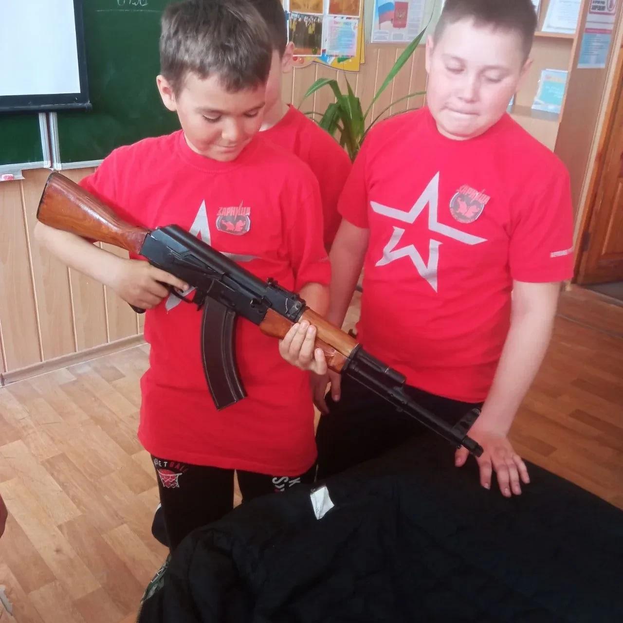 В Скадовской школе №3 прошёл отборочный тур военно-патриотической игры «Зарница» В Скадовской школе №3 прошёл отборочный тур военно-патриотической игры «Зарница»