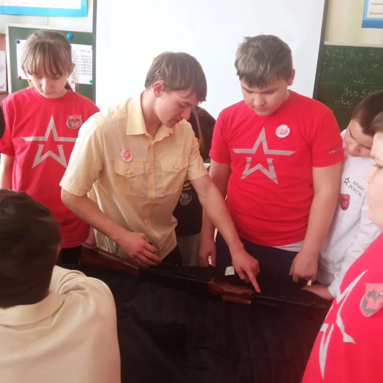 В Скадовской школе №3 прошёл отборочный тур военно-патриотической игры «Зарница» В Скадовской школе №3 прошёл отборочный тур военно-патриотической игры «Зарница»