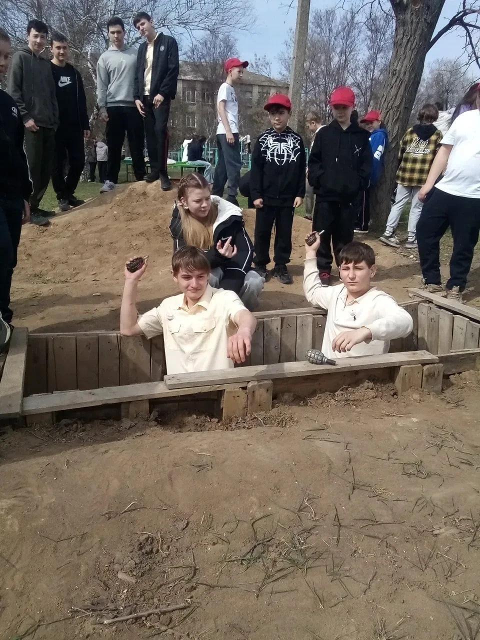 В Скадовской школе №3 прошёл отборочный тур военно-патриотической игры «Зарница» В Скадовской школе №3 прошёл отборочный тур военно-патриотической игры «Зарница»