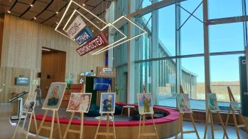 В «Сенеже» открылась выставка рисунков детей из Херсонской области