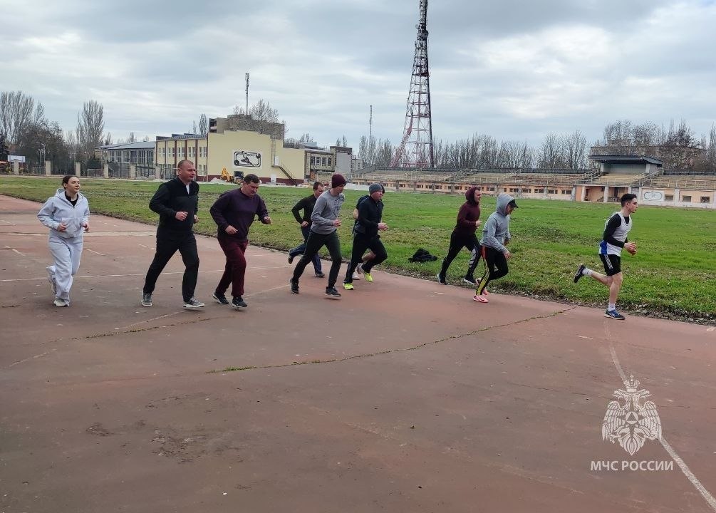 Сотрудники Главного управления МЧС России Херсонской области сдали зачеты по физической подготовке Сотрудники Главного управления МЧС России Херсонской области сдали зачеты по физической подготовке