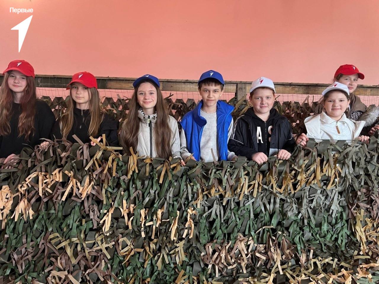 Первые Ровненской школы научились плести маскировочные сети