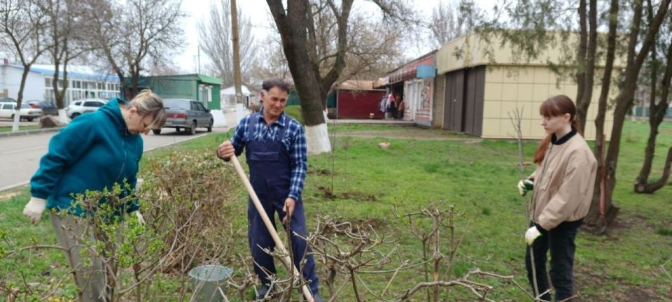 В честь 82-й годовщины освобождения Новотроицка от немецко-фашистских захватчиков педагоги детской музыкальной школы приняли участие в патриотической акции «Сад памяти» В честь 82-й годовщины освобождения Новотроицка от немецко-фашистских захватчиков педагоги детской музыкальной школы приняли участие в патриотической акции «Сад памяти»
