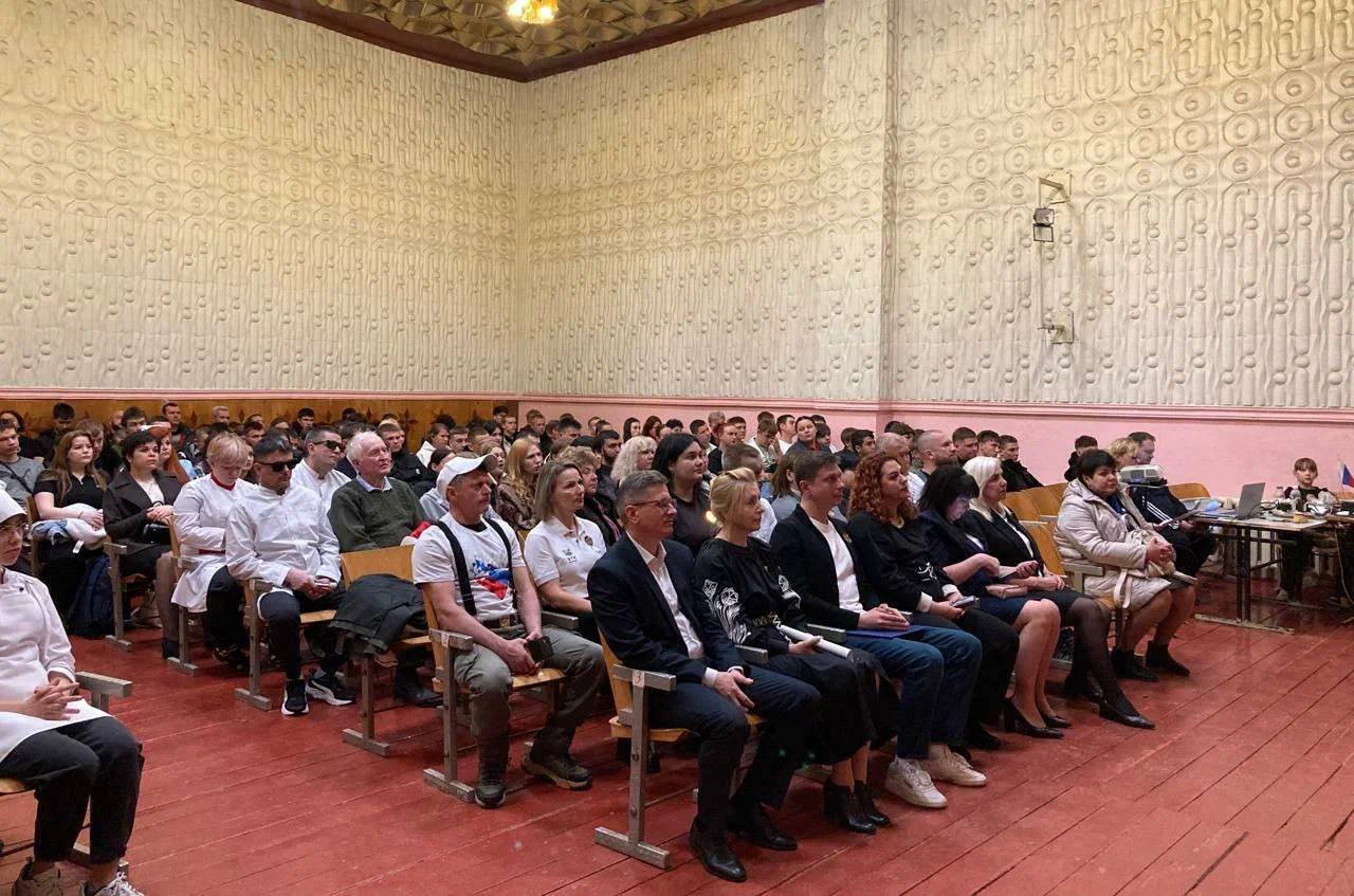 В Геническе стартовал региональный этап чемпионата «Абилимпикс» В Геническе стартовал региональный этап чемпионата «Абилимпикс»