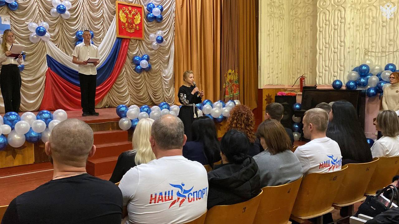 «Единая Россия» передала продукты студентам Генического техникума сферы обслуживания «Единая Россия» передала продукты студентам Генического техникума сферы обслуживания