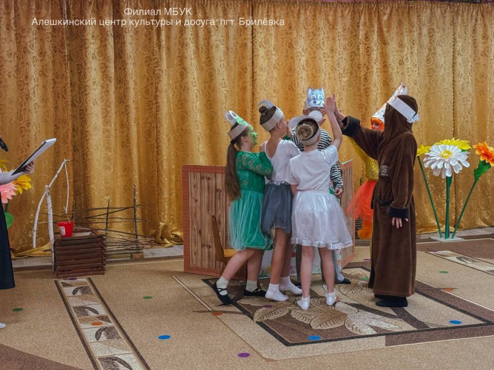 Театральная студия «Маска» выступила перед воспитанниками детского сада «Берегиня» Театральная студия «Маска» выступила перед воспитанниками детского сада «Берегиня»