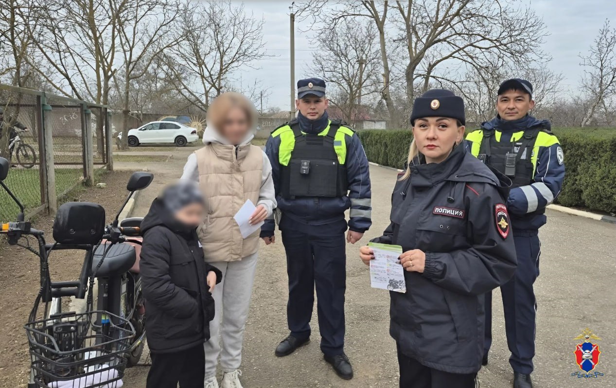 В Чаплынском округе Херсонской области сотрудники Госавтоинспекции организовали профилактическую акцию В Чаплынском округе Херсонской области сотрудники Госавтоинспекции организовали профилактическую акцию