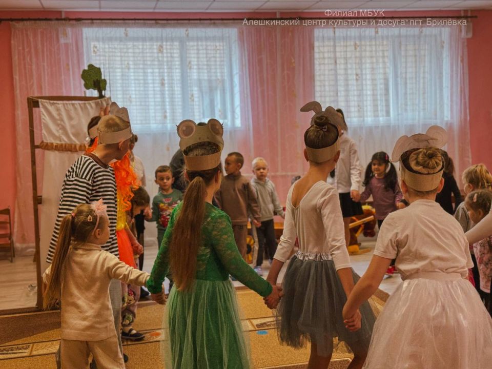 Театральная студия «Маска» выступила перед воспитанниками детского сада «Берегиня» Театральная студия «Маска» выступила перед воспитанниками детского сада «Берегиня»