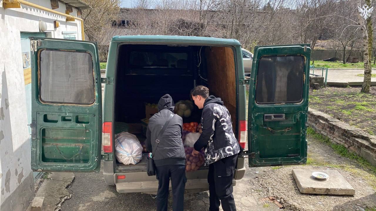 «Единая Россия» передала продукты студентам Генического техникума сферы обслуживания «Единая Россия» передала продукты студентам Генического техникума сферы обслуживания