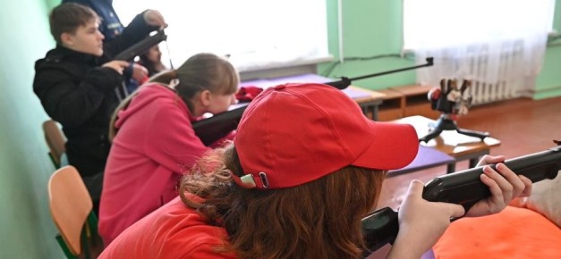 В Херсонском спортивном колледже прошли соревнования по пулевой стрельбе, посвящённые Дню Росгвардии