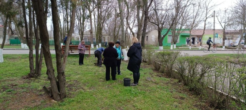 В честь 82-й годовщины освобождения Новотроицка от немецко-фашистских захватчиков педагоги детской музыкальной школы приняли участие в патриотической акции «Сад памяти» В честь 82-й годовщины освобождения Новотроицка от немецко-фашистских захватчиков педагоги детской музыкальной школы приняли участие в патриотической акции «Сад памяти»