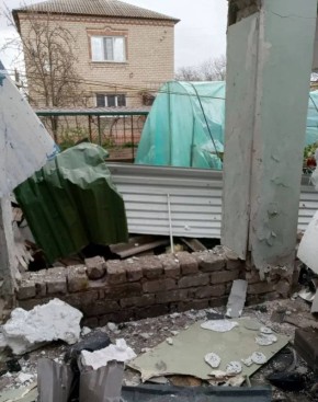 В результате атаки БПЛА в Таврийске поврежден частный жилой дом и автомобиль, сообщили в Администрации Новокаховского округа