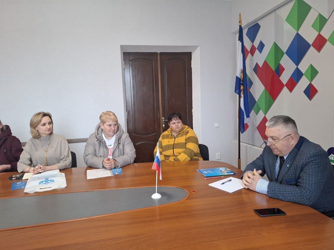 Встреча в поддержку семей участников СВО: консультации от профильных специалистов Встреча в поддержку семей участников СВО: консультации от профильных специалистов