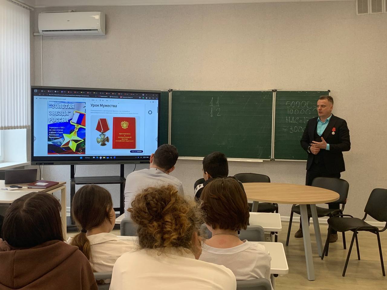 Владимир Сальдо: Финалист проекта «Герои Херсонщины» Константин Пещеров провёл уроки мужества в Счастливцевской школе и Генической школе № 2