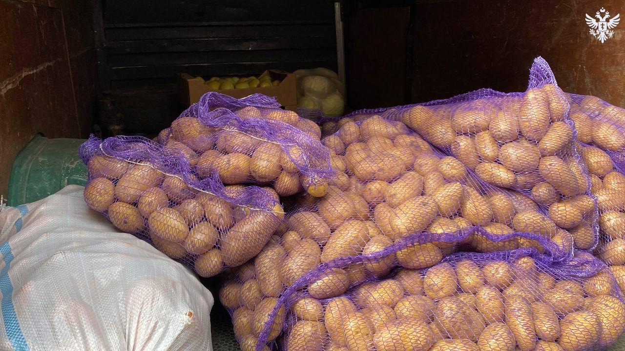 «Единая Россия» передала продукты студентам Генического техникума сферы обслуживания «Единая Россия» передала продукты студентам Генического техникума сферы обслуживания