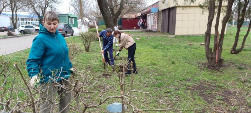 В честь 82-й годовщины освобождения Новотроицка от немецко-фашистских захватчиков педагоги детской музыкальной школы приняли участие в патриотической акции «Сад памяти» В честь 82-й годовщины освобождения Новотроицка от немецко-фашистских захватчиков педагоги детской музыкальной школы приняли участие в патриотической акции «Сад памяти»