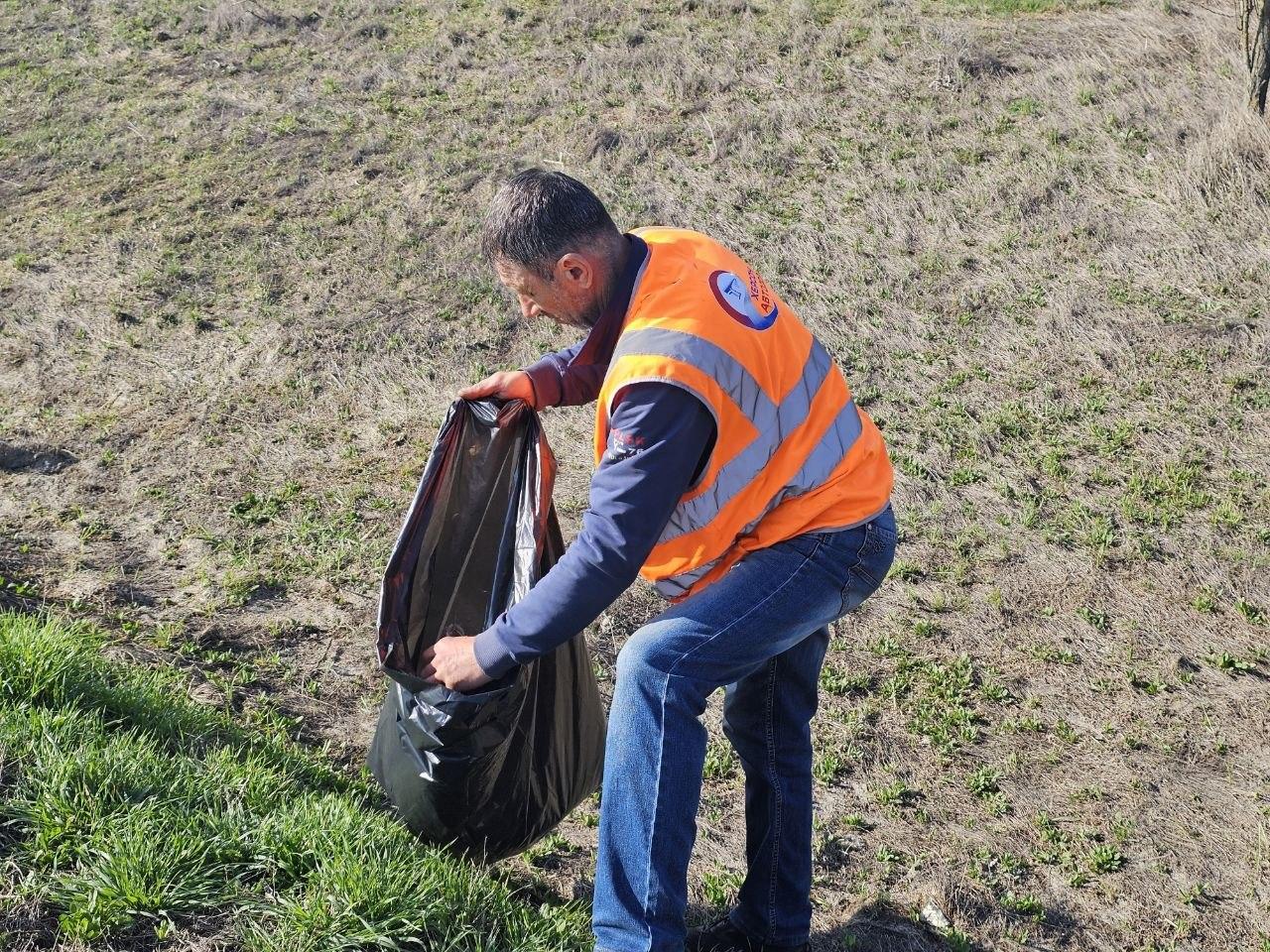 МБУ «Джарылгач»: уборка трассы при въезде в Скадовск МБУ «Джарылгач»: уборка трассы при въезде в Скадовск