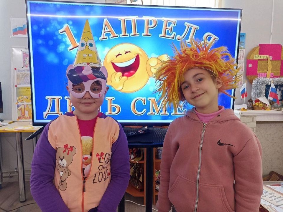 В день Смеха и хорошего настроения в Любимовском учреждении культуры прошла игровая программа «День Смеха в кругу друзей!» В день Смеха и хорошего настроения в Любимовском учреждении культуры прошла игровая программа «День Смеха в кругу друзей!»