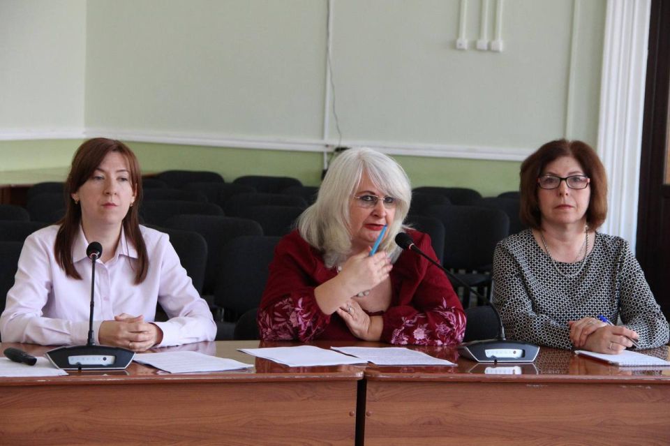 Национальная библиотека Адыгеи провела вебинар для коллег из Генического округа Национальная библиотека Адыгеи провела вебинар для коллег из Генического округа