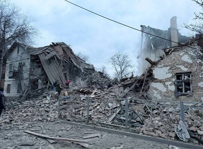 В Васильевке Запорожской области ВСУ нанесли удар по двухэтажному многоквартирному дому