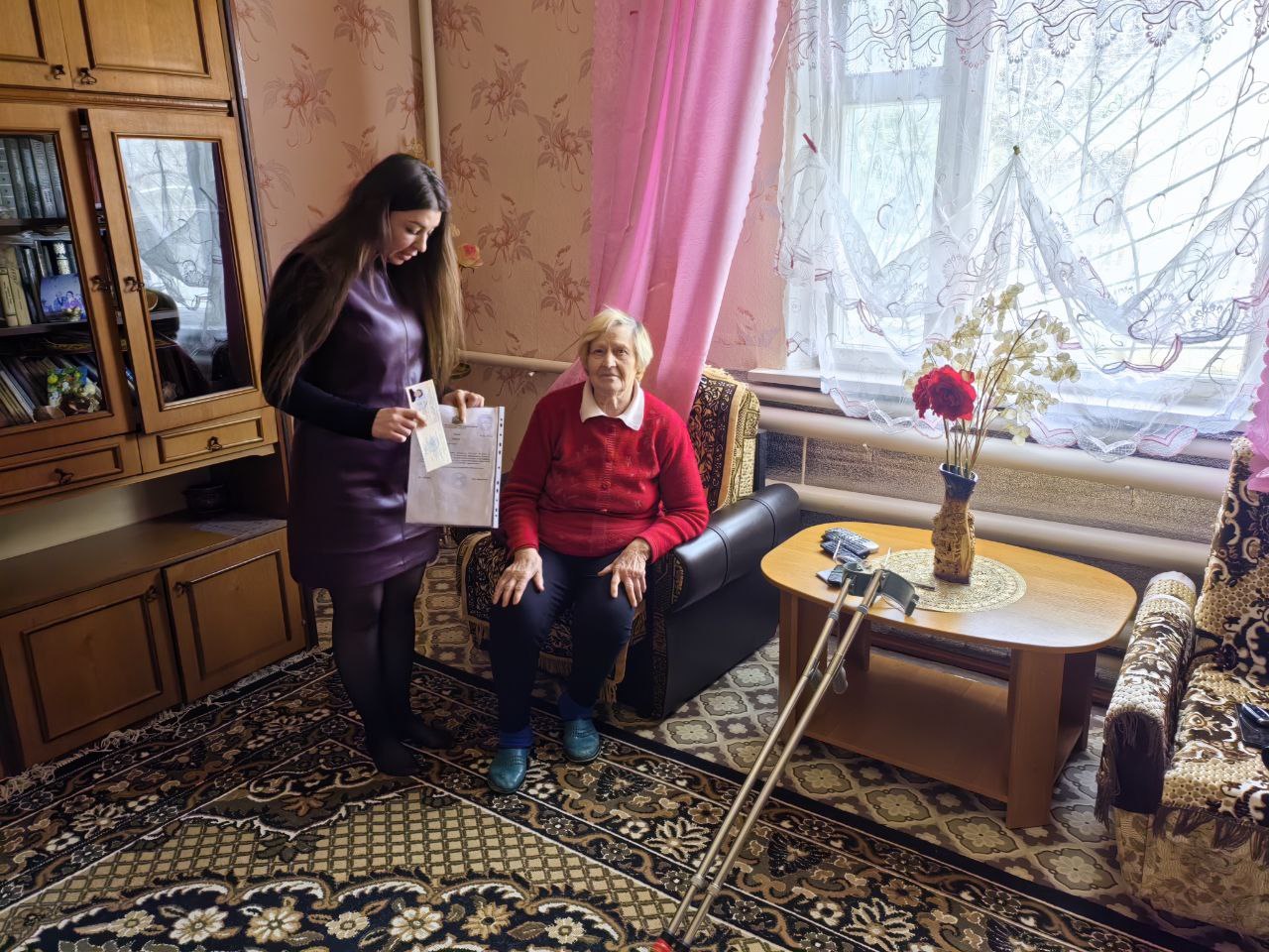 Заслуженный почёт: ветерану труда вручили удостоверение Заслуженный почёт: ветерану труда вручили удостоверение