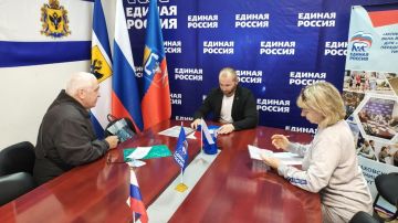 Павел Филипчук: В диалоге с каждым. Как секретарь местного отделения партии «Единая Россия», в партийный день провёл приём граждан