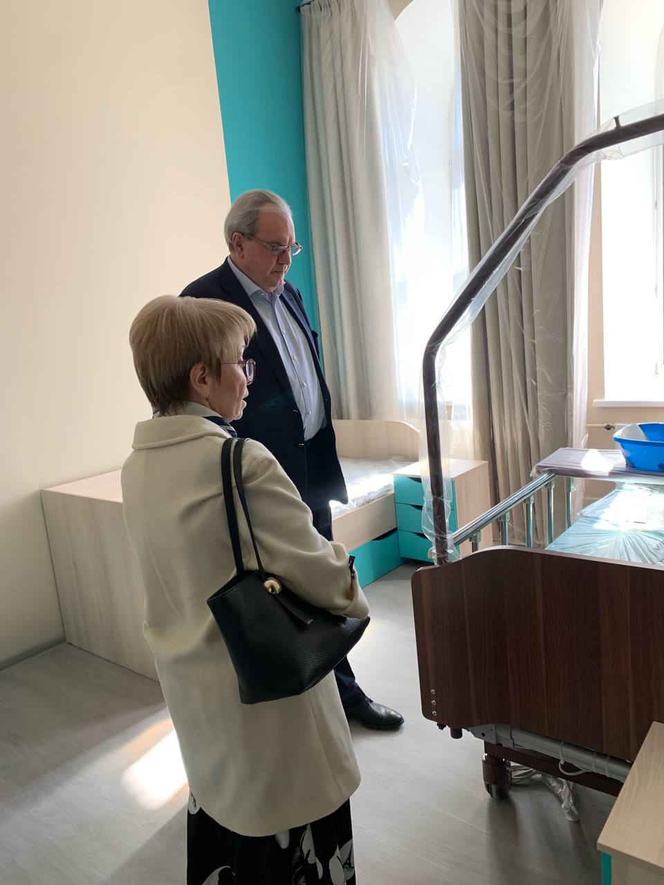 Сегодня произошло долгожданное событие! Мы несколько лет ждали дня, когда сможем показать наш новый Дом Милосердия советнику президента Российской Федерации. И сегодня Валерий Александрович Фадеев приехал посмотреть... Сегодня произошло долгожданное событие! Мы несколько лет ждали дня, когда сможем показать наш новый Дом Милосердия советнику президента Российской Федерации. И сегодня Валерий Александрович Фадеев приехал посмотреть...