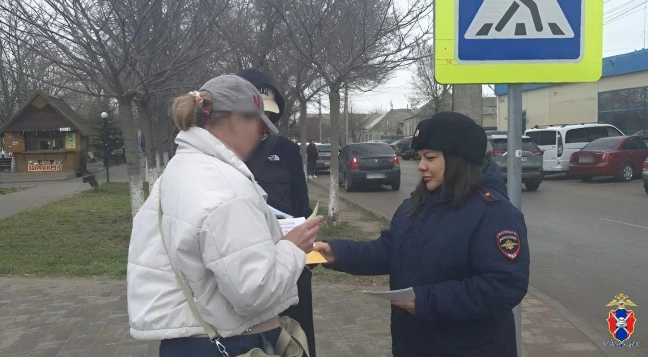 В Геническом округе Херсонской области сотрудники Госавтоинспекции провели профилактическую акцию В Геническом округе Херсонской области сотрудники Госавтоинспекции провели профилактическую акцию