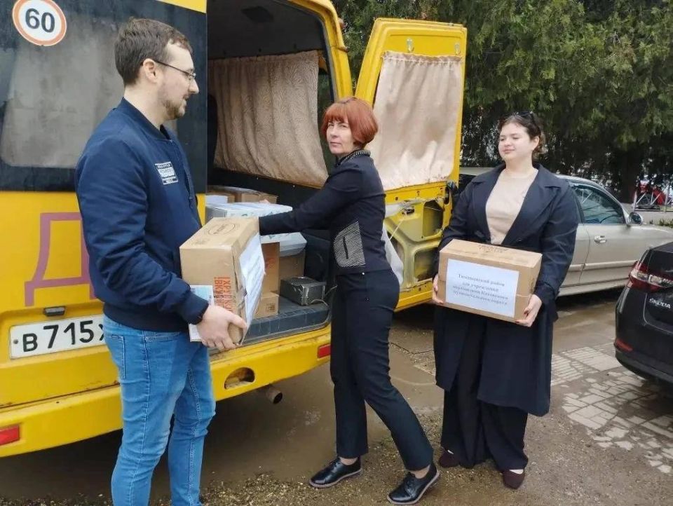 Жители Тимашевского района Кубани собрали гуманитарную помощь для образовательных учреждений Каховского округа Жители Тимашевского района Кубани собрали гуманитарную помощь для образовательных учреждений Каховского округа