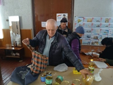 Жители льготных категорий с. Чернянка получили от гуманитарного штаба Каховской администрации 489 продуктовых наборов