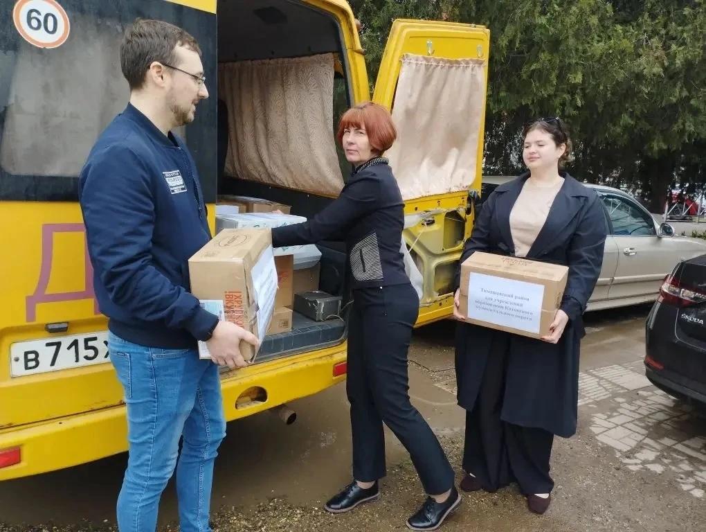 Жители Тимашевского района Кубани собрали гуманитарную помощь для образовательных учреждений Каховского округа Жители Тимашевского района Кубани собрали гуманитарную помощь для образовательных учреждений Каховского округа