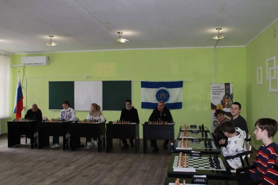 Новый шахматный клуб «Гамбит» в Херсонском педагогическом университете Новый шахматный клуб «Гамбит» в Херсонском педагогическом университете