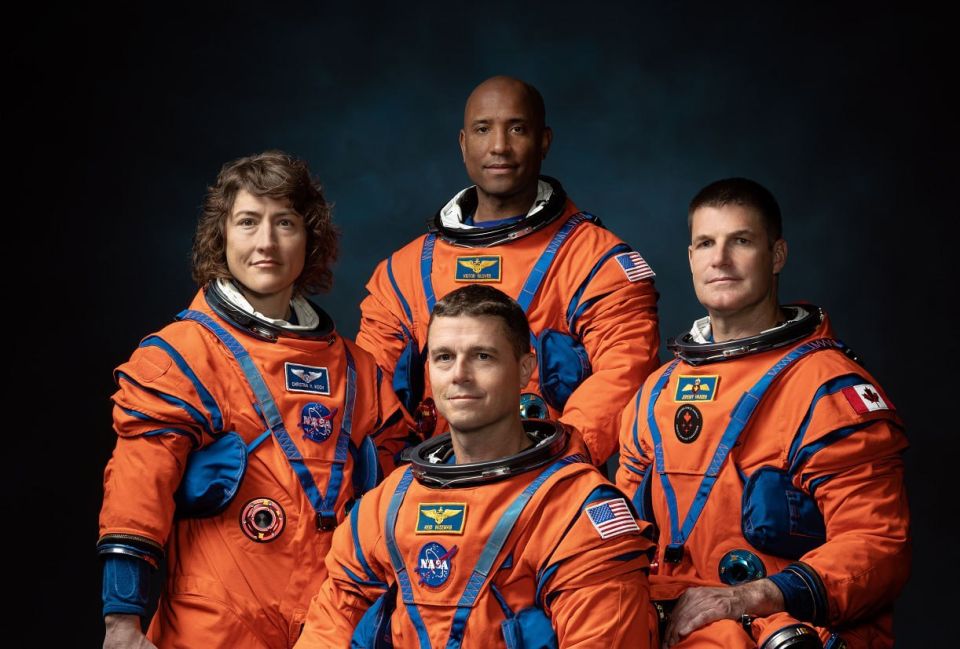 Человек снова улетел к Луне: этой ночью NASA успешно запустило первый за 54 года пилотируемый полёт к спутнику Земли Человек снова улетел к Луне: этой ночью NASA успешно запустило первый за 54 года пилотируемый полёт к спутнику Земли