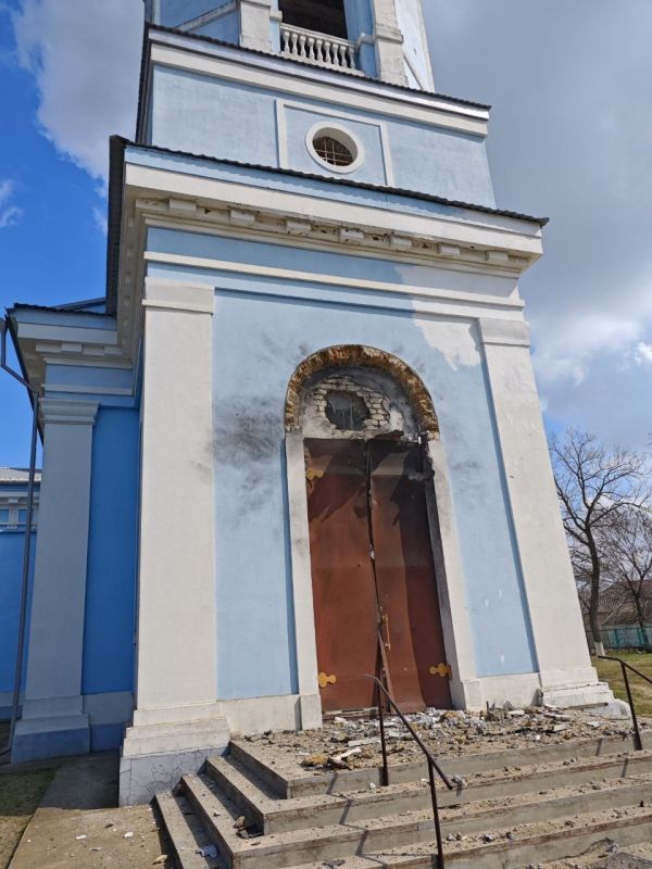 Кадры последствий ударов ВСУ по Успенскому храму в Новой Збурьевке Кадры последствий ударов ВСУ по Успенскому храму в Новой Збурьевке